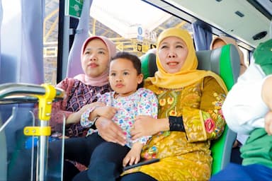 Perkuat Mobilitas Antarwilayah, Gubernur Khofifah Ajak Masyarakat Naik Bus TransJatim