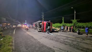 Di Jalur Banyuwangi–Situbondo, Truk Bermuatan Minyak Goreng Terguling