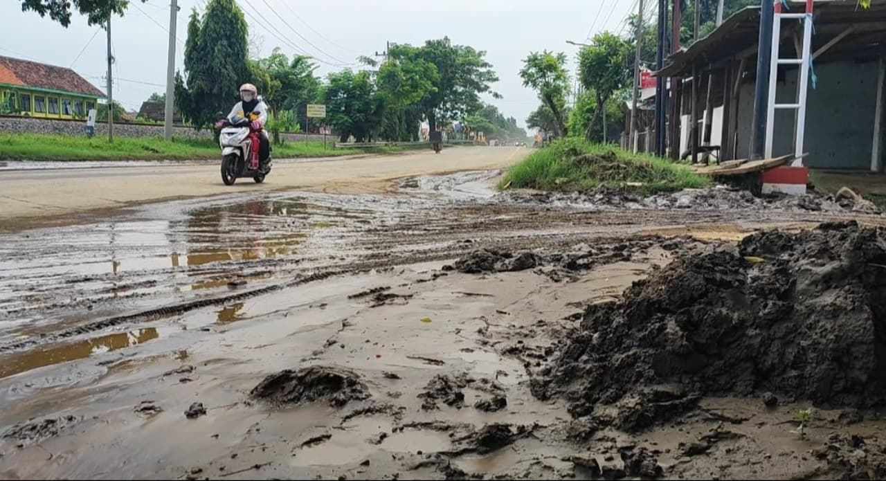 Terpeleset Lumpur Sisa Banjir, Remaja Tewas Terlindas Trailer di Pasuruan