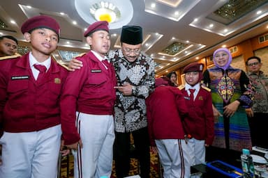 Gus Ipul Ajak Kepala Sekolah Rakyat se-Jatim Berikrar Bekerja Sepenuh Hati