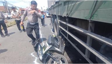 Terjatuh dari Motor, Prajurit Marinir dan Anaknya Tewas Terlindas Truk di Jombang