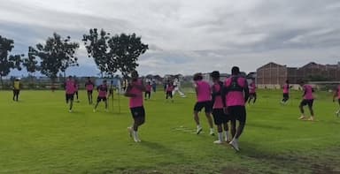 Ditinggal Luiz Gustavo, Singo Edan Buru Pemain Belakang Baru