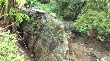Plengsengan Sungai Keyang Ambrol, Belasan Rumah Warga Terancam Banjir