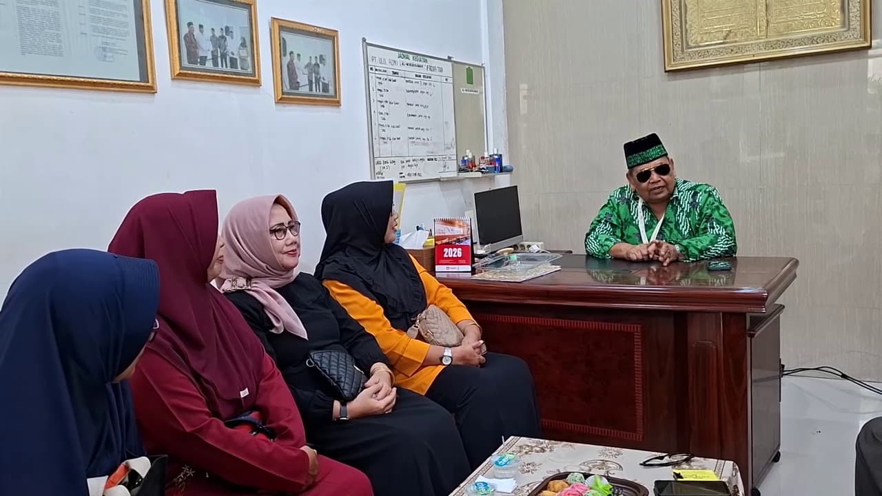Jelang Keberangkatan Ke Tanah Suci, KBIHU Ulul Azmi Al-Mukarramah Bekali Jemaah Haji
