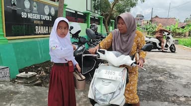 Di Balik Kotak Makan Siang, Harapan Orang Tua Menunggu MBG