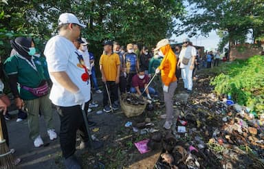 Dukung Gerakan Indonesia ASRI, Ning Ita Pimpin Kerja Bakti Massal di Kota Mojokerto