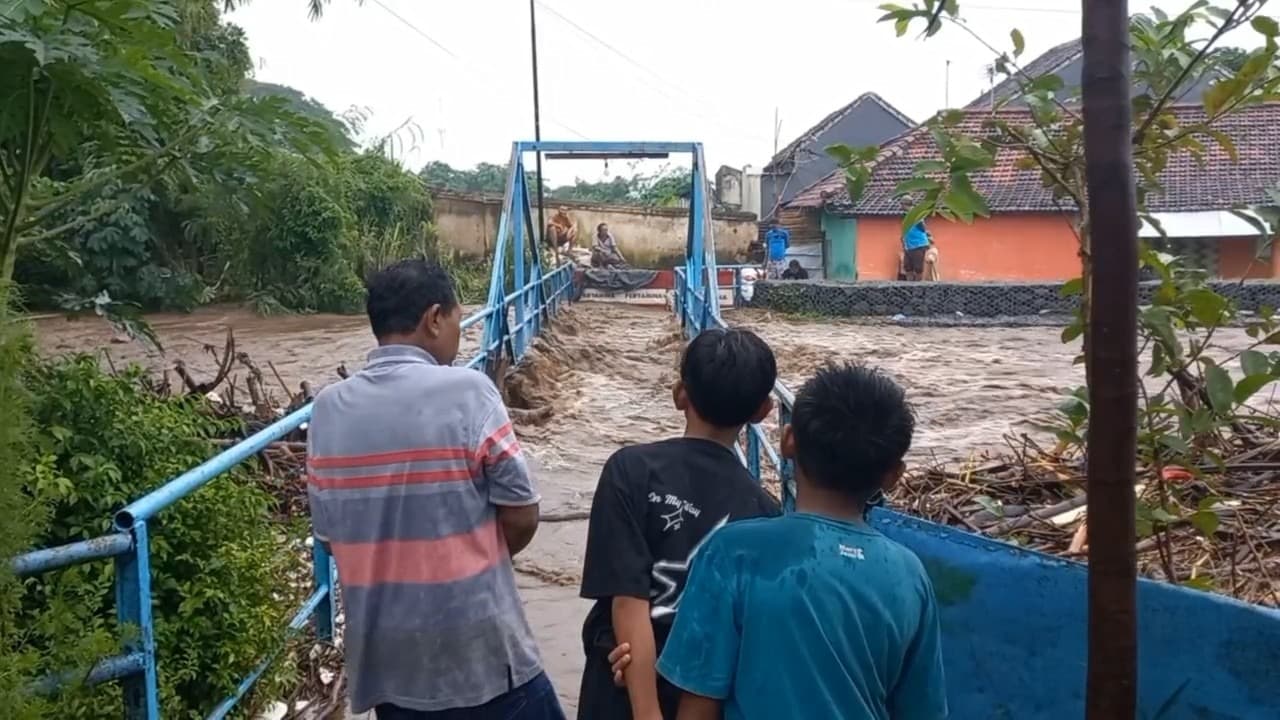 Lereng Bromo Diguyur Hujan Deras, Dua Kecamatan di Probolinggo Terendam Banjir