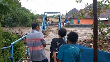 Lereng Bromo Diguyur Hujan Deras, Dua Kecamatan di Probolinggo Terendam Banjir