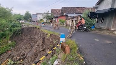 Jalan di Desa Kadungdowo Nganjuk Longsor, Warga Was-Was Bila Hujan
