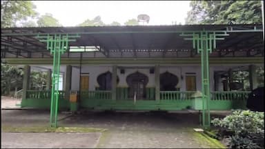 Masjid Al Mudda’i Kediri: Jejak Sejarah Seabad Silam, Pertahankan Jam Matahari dan Soko Guru Jati Asli