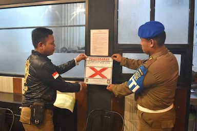 Jual Miras di Bulan Ramadan, Dua Restoran Disegel Satpol PP Surabaya