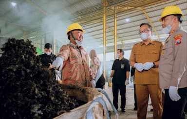 Atasi Tumpukan Sampah di TPA Ngipik, Bupati Gresik Resmikan Operasional Landfill Mining