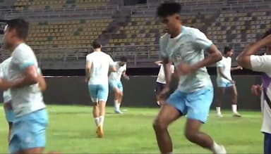 Laga 'Big Match' Persebaya vs Persib: Bojan Hodak Waspadai Efek Bernardo Tavares di Skuad Bajul Ijo