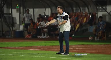 Carlos Parreira Tanggapi Kritik dari Suporter Madura United