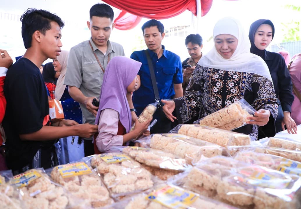 Pastikan Stok Aman, Gubernur Khofifah Gelar Pasar Murah di Taman Parembhegen Patemon Pamekasan