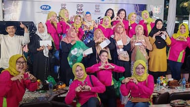 Komunitas Wanita IPIP Santuni 200 Marbot hingga Penggali Kubur di Surabaya