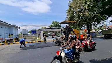 Jelang Arus Mudik, Pemkot Kediri Tambal Jalan Berlubang di Empat Ruas Protokol