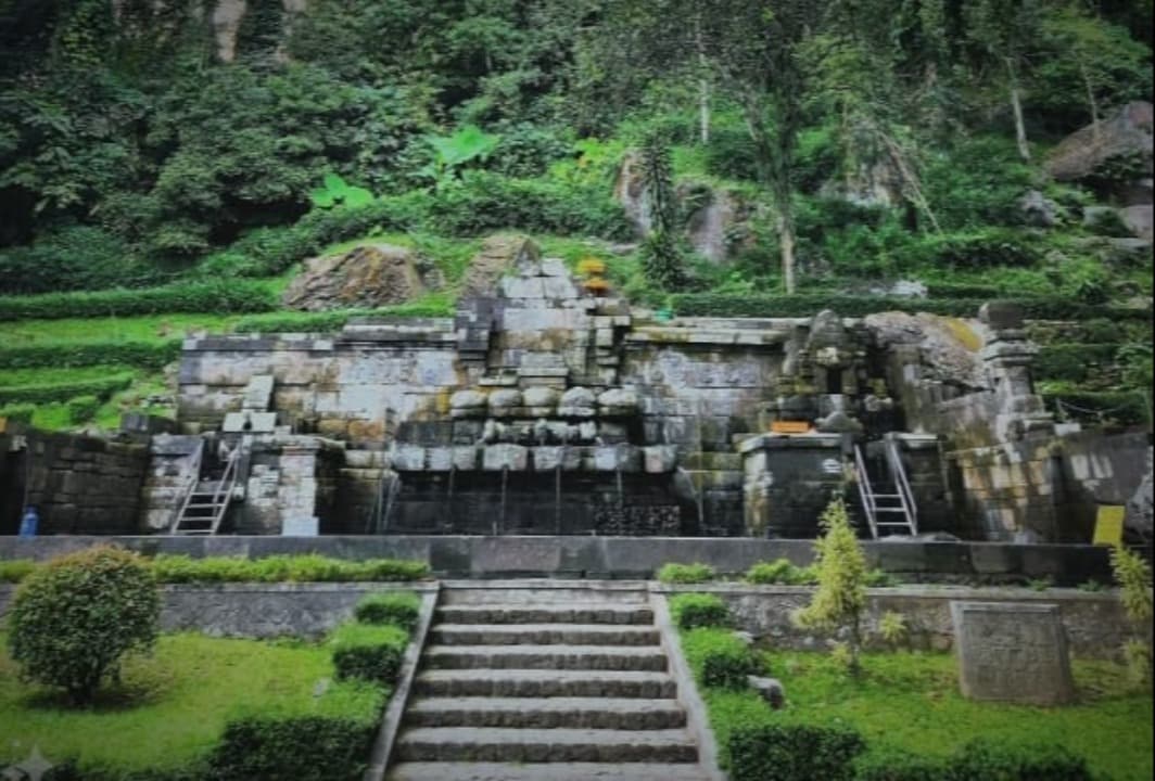 Petirtaan Jolotundo: Jejak Monumen Cinta Raja Udayana dan Sumber Air Terbaik di Lereng Penanggungan
