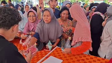 Harga Cabai Tembus Rp90 Ribu per Kg, Warga Serbu Pasar Murah di Madiun