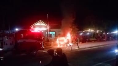 Mobil Jemput Pemudik Hangus Terbakar di Loceret Nganjuk