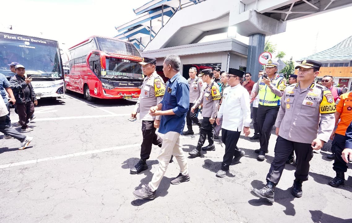 Kapolda Jatim Pantau Arus Mudik di Pelabuhan Ketapang Jelang Penutupan Nyepi di Bali