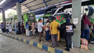 Arus Balik Membludak, Ribuan Penumpang Padati Terminal Seloaji Ponorogo