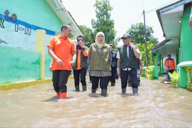Gubernur Khofifah Instruksikan Percepat Penanganan Dampak Banjir di Pasuruan