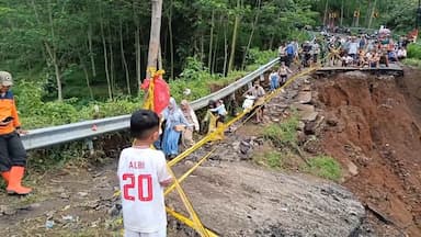 Pemkab Probolinggo Tutup Jalan Darurat Madakaripura, Siapkan Jembatan Bailey