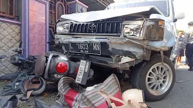 Mobil Lawan Arus Tabrak Tiga Motor di Madiun, Satu Pengendara Tewas