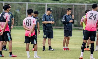 Tingkatkan Tempo Latihan Hadapi Persita, Persebaya Hindari Cedera