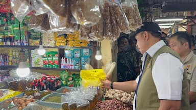 Pastikan Harga Pangan Stabil, Perum Bulog Sidak ke Pasar Wonokromo