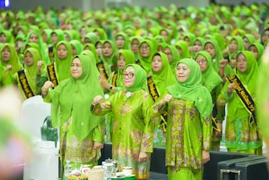 HUT Ke 80 Muslimat NU, Khofifah Kukuhkan 400 Paralegal MNU Jateng