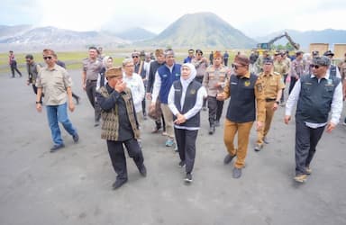 Gubernur Khofifah Lakukan  Groundbreaking Jalan Lingkar Kaldera Tengger
