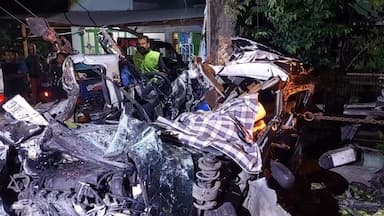Truk Trailer Rem Blong Tabrak Antrean Kendaraan di Probolinggo, 4 Sekeluarga Tewas