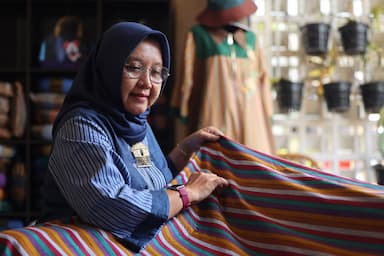 Pemberdayaan BRI Dorong UMKM “Diopeni” Angkat Tenun Lurik ke Pasar Lebih Luas