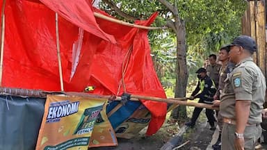 Satpol PP Bongkar Ratusan Lapak Pedagang yang Langgar Aturan