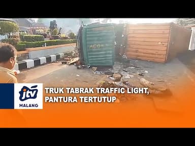Truk Tabrak Traffic Light Diduga Sopir Mengantuk