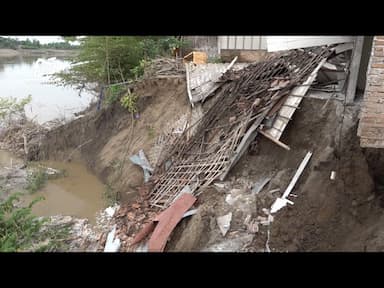 Tebing Bengawan Solo Longsor, Seret Dua Rumah Warga di Bojonegoro