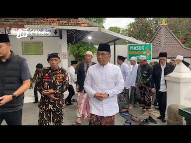 Momen Hari Santri, Gus Yahya Sempatkan Diri Ziarah Ke Makam Sunan Bonang Tuban
