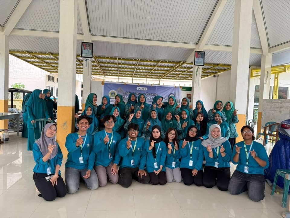 POC Pesisir Lestari: Kolaborasi Mahasiswa KKN BBK 7 Universitas Airlangga dalam Pengelolaan Limbah Ikan Menjadi Pupuk Organik Cair Ramah Lingkungan