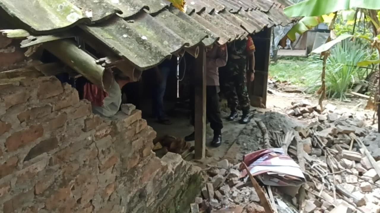 Dua Rumah Rusak di Trenggalek Akibat Gempa Pacitan