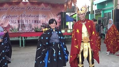 Kreatif Dan Berbudaya, SMKN 1 Jiwan Angkat Tema Batik Kampung Pesilat Di HUT Ke-22