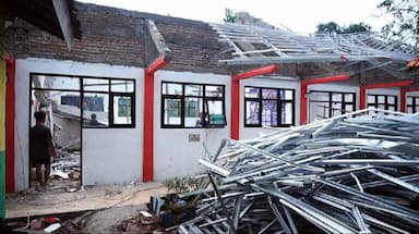 Baru Direhab 2024, Atap Tiga Ruang Kelas SD Negeri Pamatan II Tongas Ambruk