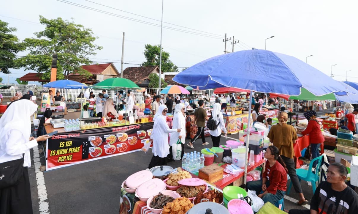 Ngerandu Buko, Pasar Takjil Ramadan Suguhkan Aneka Kuliner Khas Banyuwangi
