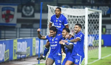 Hasil Super League: Persib Bantai Madura United, Borneo FC Hajar Arema