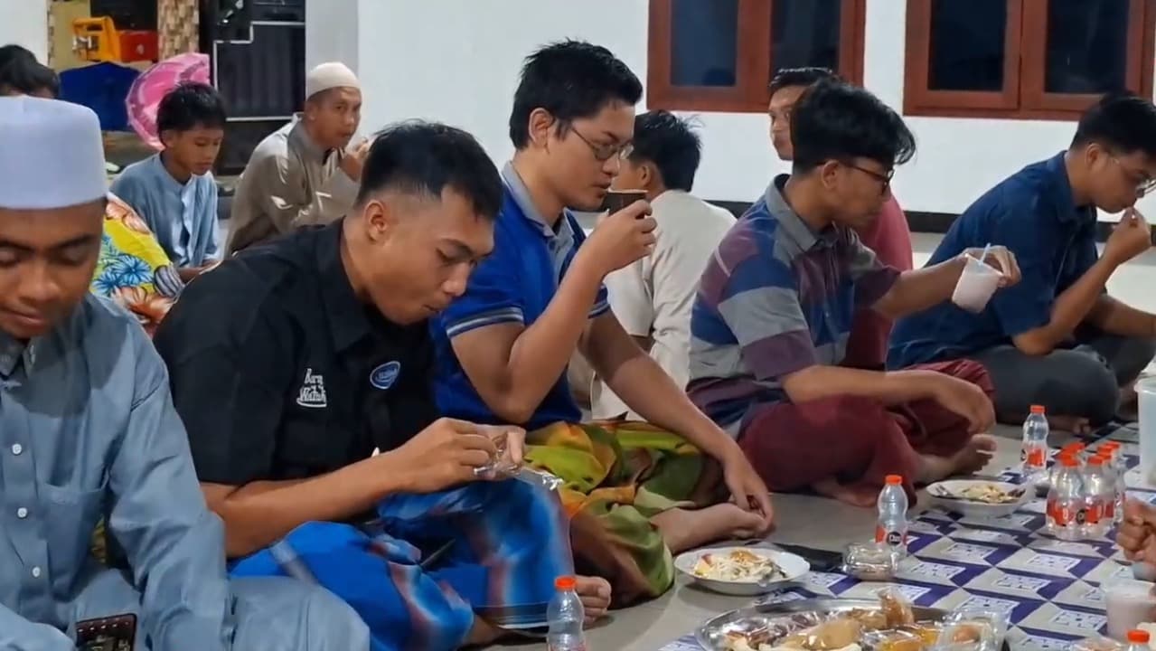 Ramadan di Madiun: Masjid Jabal Rahmah Brimob Sediakan Ratusan Porsi Buka Puasa Gratis Setiap Hari