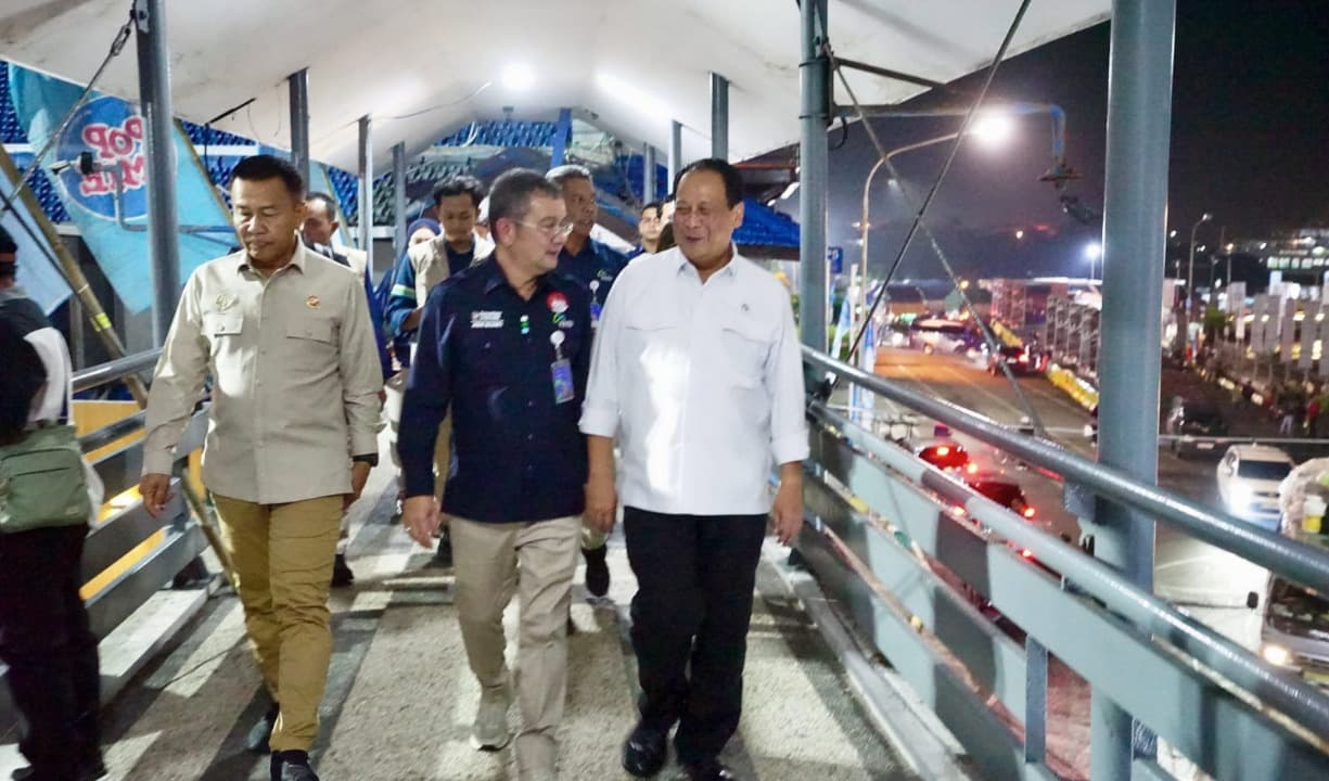 Wamenhub Suntana Turun Langsung Atasi Antrean Pemudik dari Bali Menuju Jawa