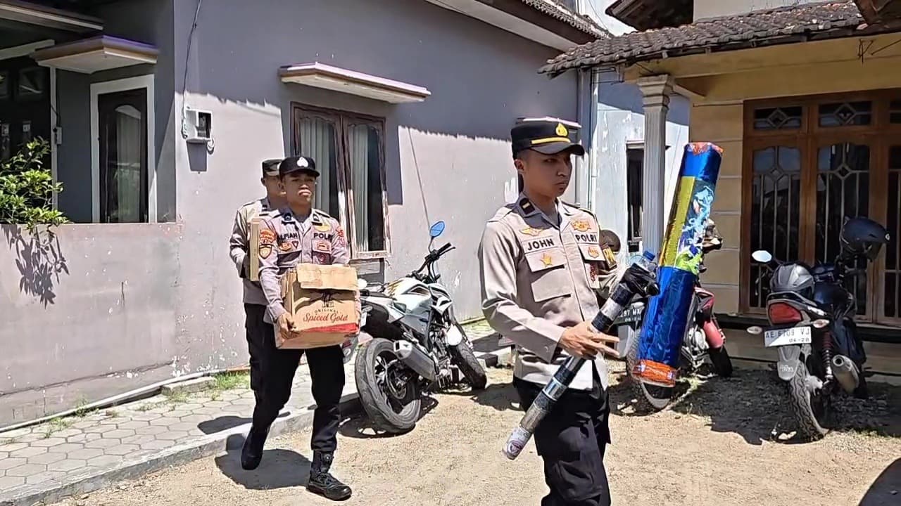 Resahkan Warga, Polisi Amankan Ratusan Selongsong Petasan dari Rumah di Ponorogo