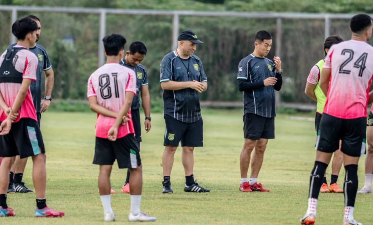 Tingkatkan Tempo Latihan Hadapi Persita, Persebaya Hindari Cedera